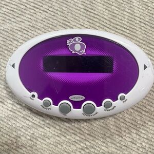 Radica 20 Questions 2004 Handheld Electronic Game